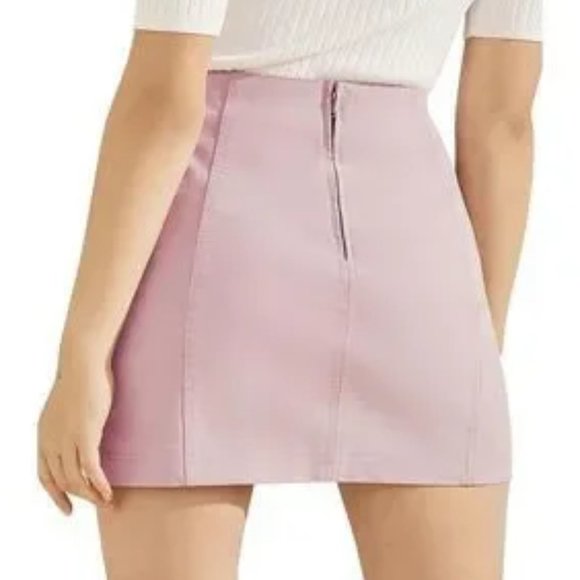 🌟 Stand Out in Style! 🌟 Guess Purple Faux Suede Mini Skirt - NWT - Size MED - Picture 2 of 2